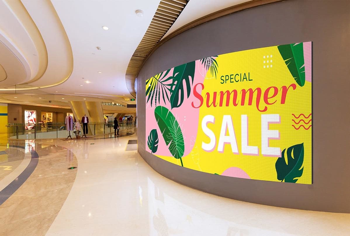 ショッピングモールで大型LEDビジョン