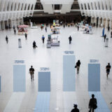 空港・駅でのIoTサイネージ活用例