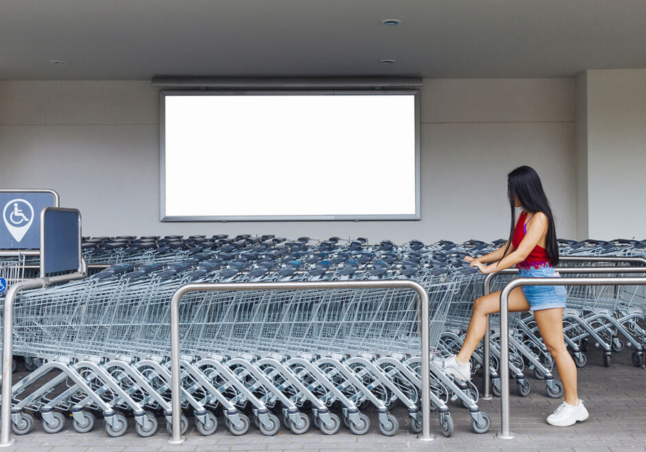 商業施設でのIoTサイネージ導入事例｜顧客体験を変える最新活用法