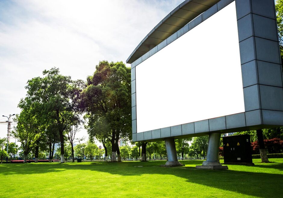 自動輝度調整システムの仕組みと導入メリット